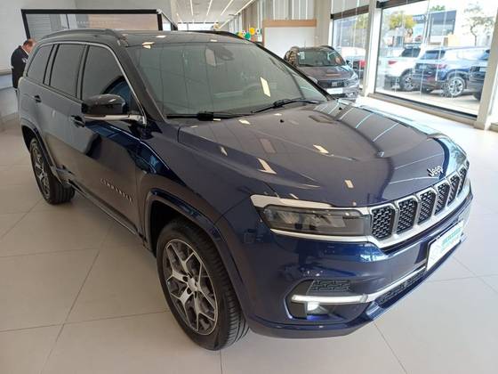 JEEP COMMANDER 2.2 TURBO DIESEL OVERLAND AT9 JEEP COMMANDER 2.2 TURBO DIESEL OVERLAND AT9